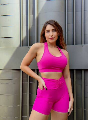 Imagem de Conjunto Requinte Top e Shorts Poliamida com Cós Drapeado e Bolsos Laterais - Rosa e Preto  BJPC1